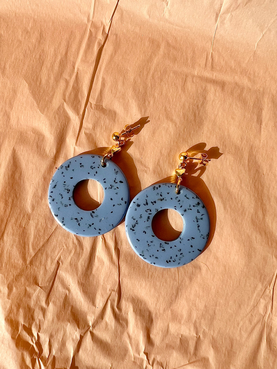 SPECKLED BLUE HOOPS